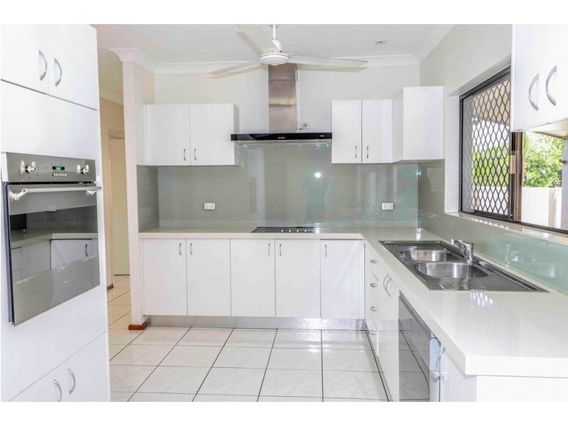18 Rogers Close, Whitfield QLD 4870