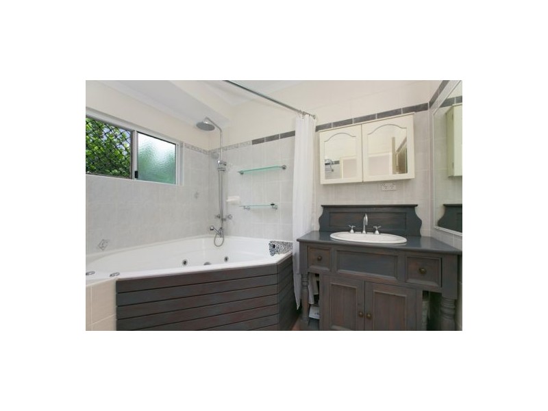 8-10 De Vecchi Close, Edmonton QLD 4869