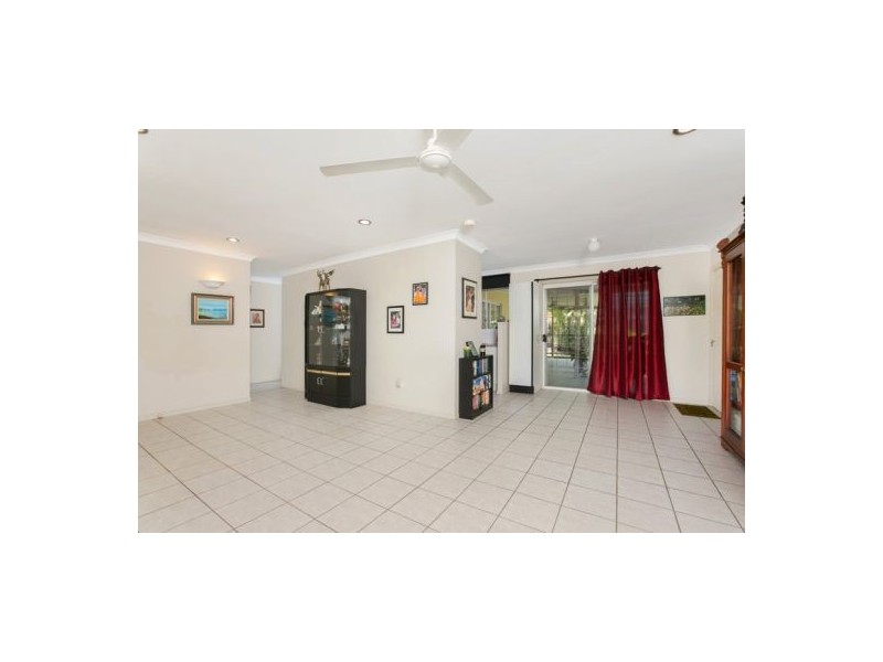 9 Granadilla Street, Holloways Beach QLD 4878