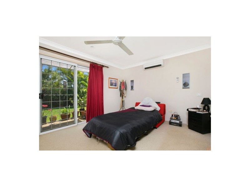 9 Granadilla Street, Holloways Beach QLD 4878
