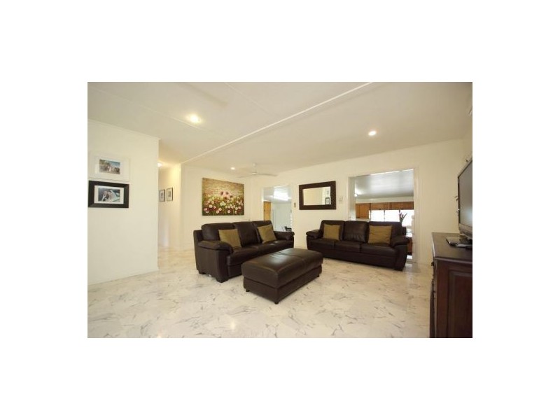 209 Greenslopes Street, Edge Hill QLD 4870