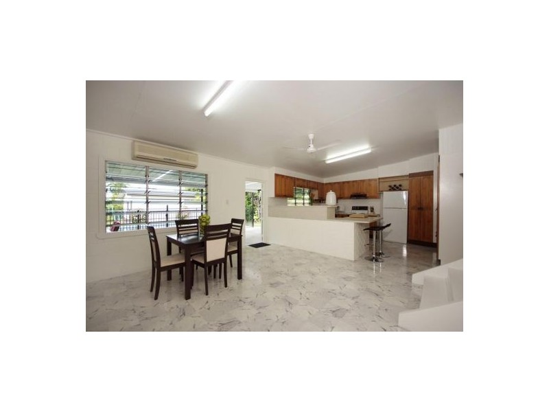 209 Greenslopes Street, Edge Hill QLD 4870