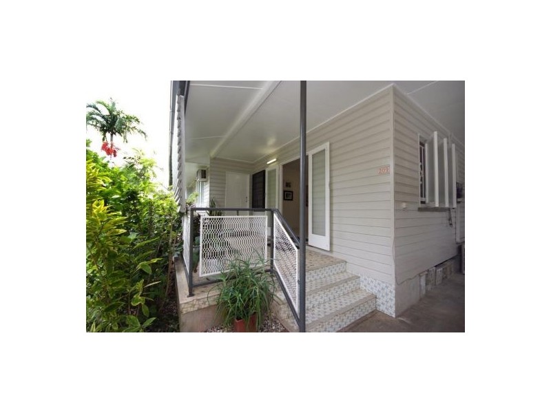 209 Greenslopes Street, Edge Hill QLD 4870