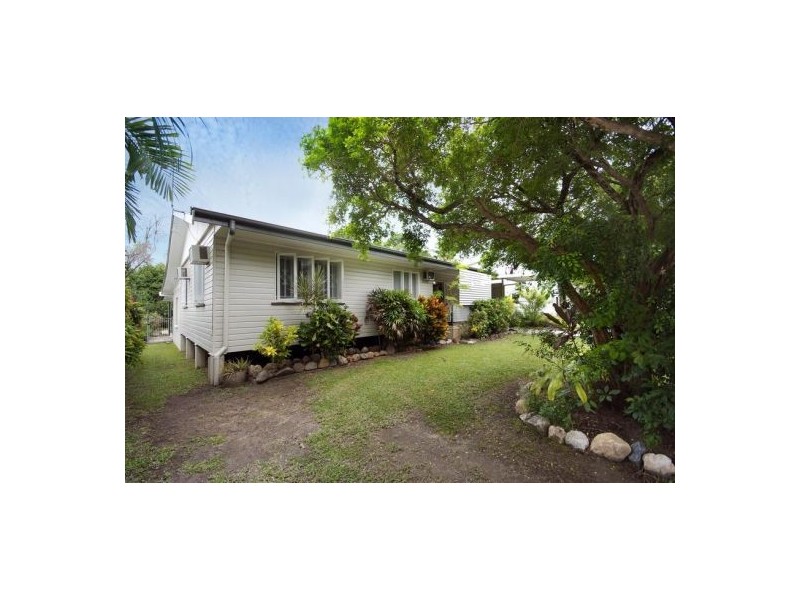 209 Greenslopes Street, Edge Hill QLD 4870