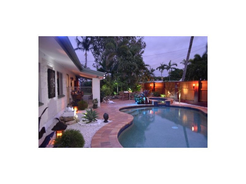 7 Ash Street, Holloways Beach QLD 4878