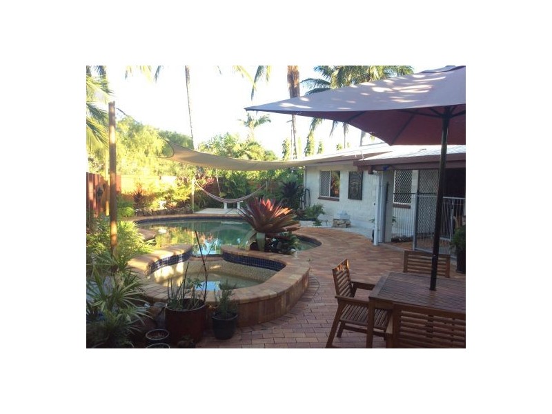 7 Ash Street, Holloways Beach QLD 4878