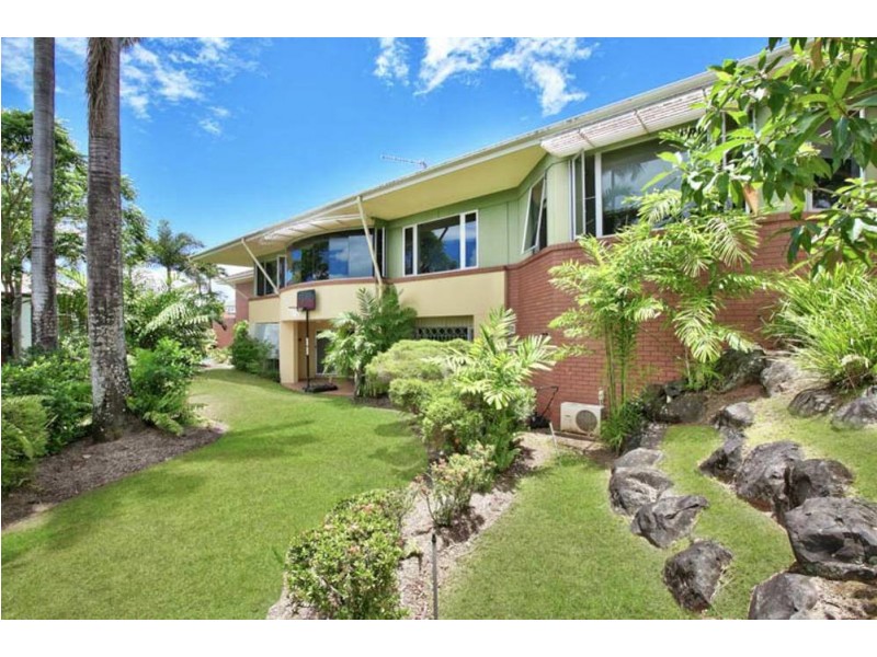 11 Woodmont Place, Mooroobool QLD 4870