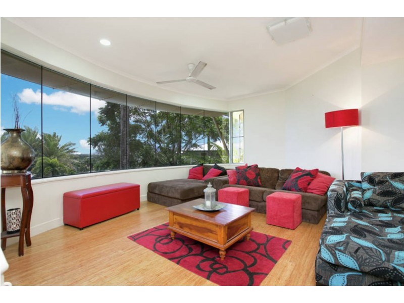 11 Woodmont Place, Mooroobool QLD 4870