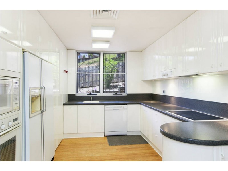 11 Woodmont Place, Mooroobool QLD 4870