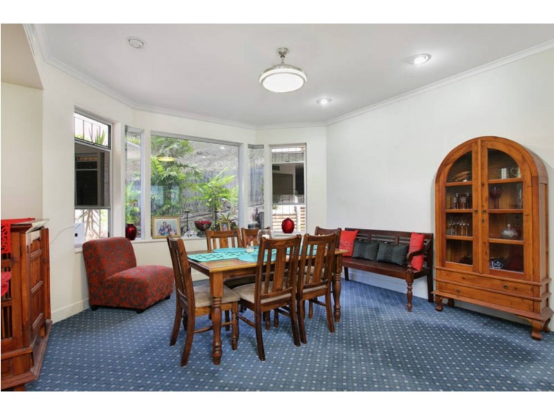 11 Woodmont Place, Mooroobool QLD 4870