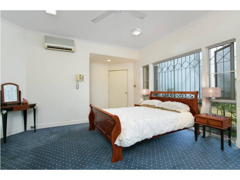 11 Woodmont Place, Mooroobool QLD 4870