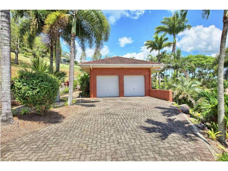 11 Woodmont Place, Mooroobool QLD 4870