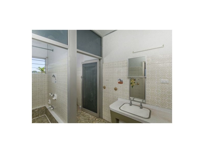 53 Creedy Street, Westcourt QLD 4870