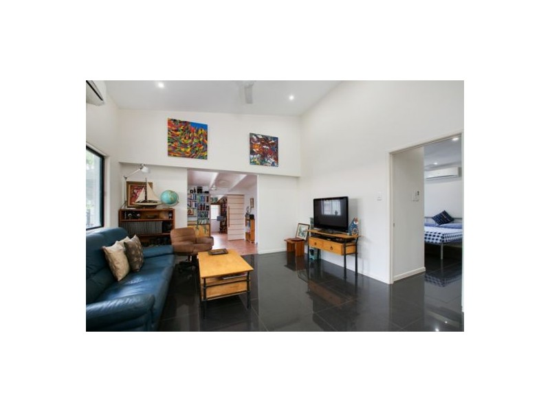 21 Poinsettia Street, Holloways Beach QLD 4878