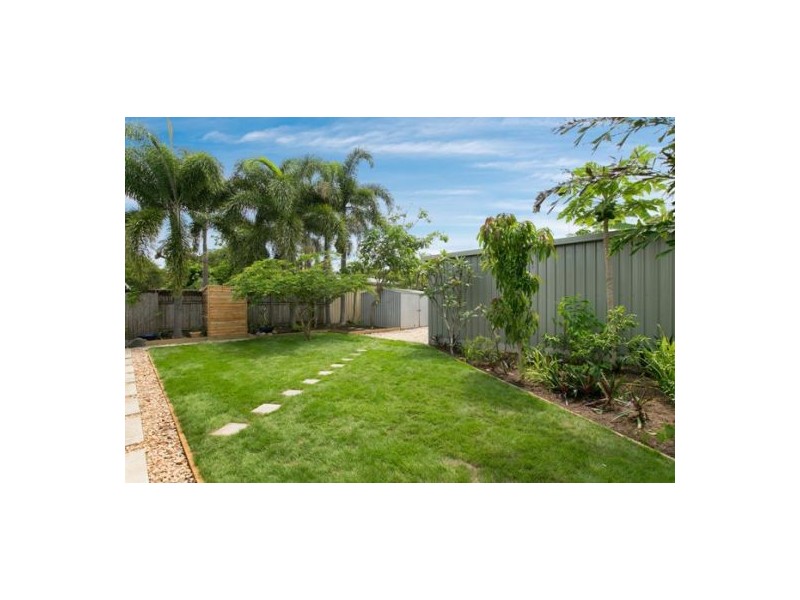 21 Poinsettia Street, Holloways Beach QLD 4878
