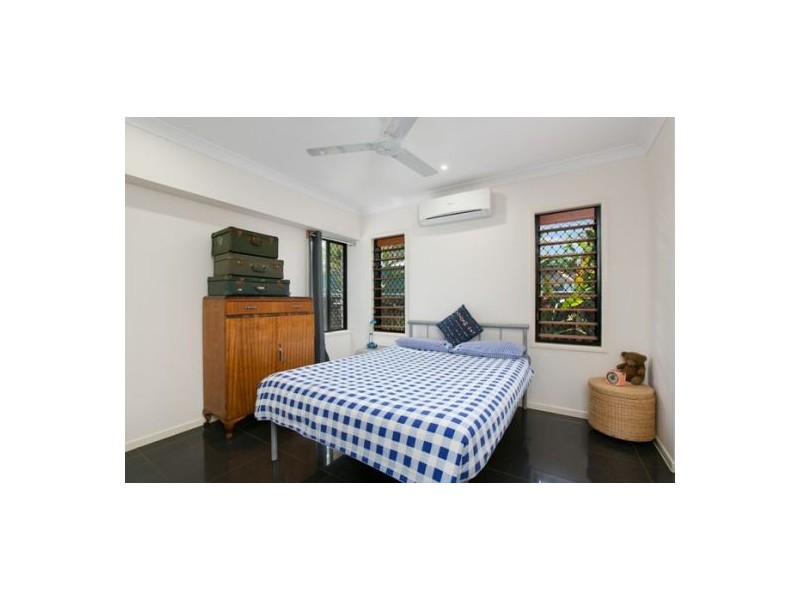 21 Poinsettia Street, Holloways Beach QLD 4878