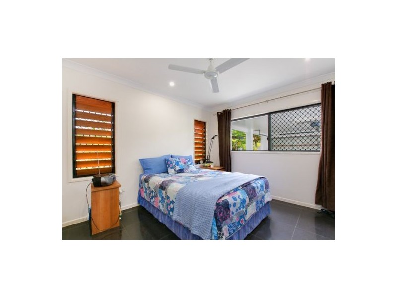 21 Poinsettia Street, Holloways Beach QLD 4878