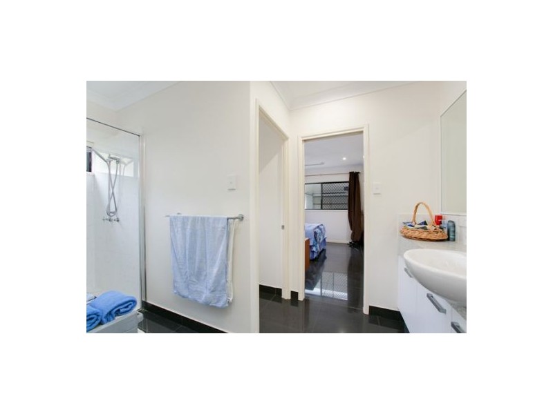 21 Poinsettia Street, Holloways Beach QLD 4878