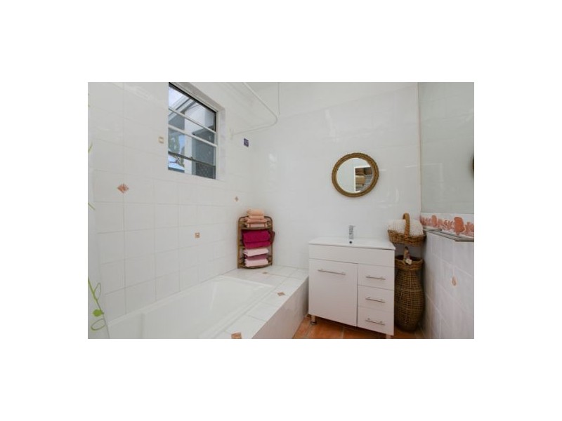 21 Poinsettia Street, Holloways Beach QLD 4878