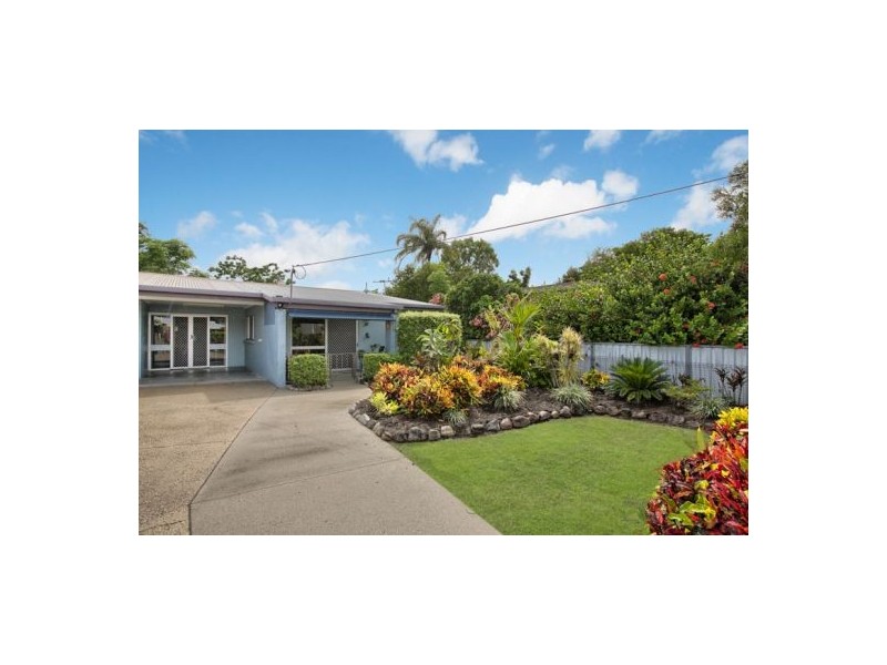 2/6 Veivers Close, Westcourt QLD 4870