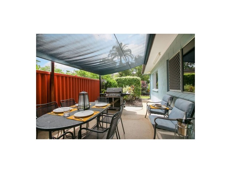 2/6 Veivers Close, Westcourt QLD 4870