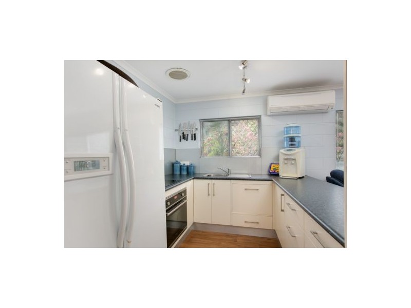 2/6 Veivers Close, Westcourt QLD 4870