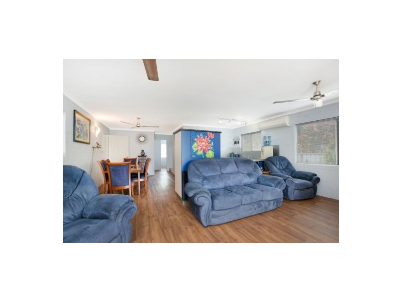 2/6 Veivers Close, Westcourt QLD 4870