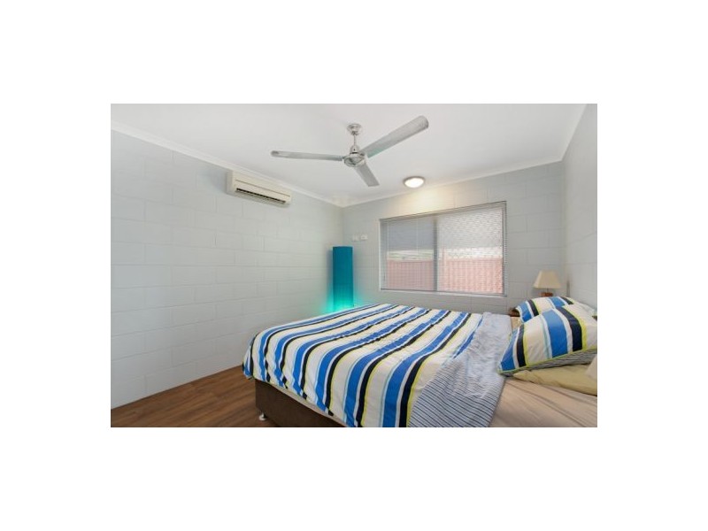 2/6 Veivers Close, Westcourt QLD 4870