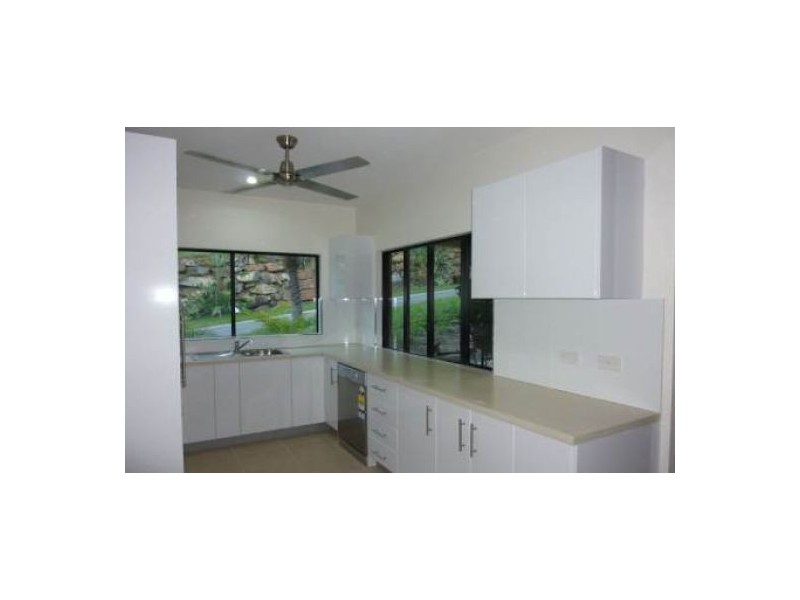 2/1 Savaii Close, Palm Cove QLD 4879