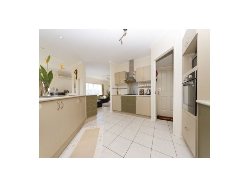 2 Trumpeter Street, Kanimbla QLD 4870