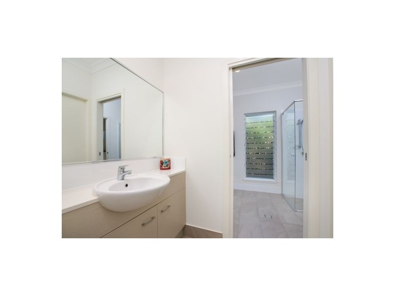 33 Murchison Street, Whitfield QLD 4870