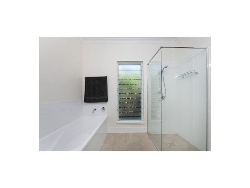 33 Murchison Street, Whitfield QLD 4870