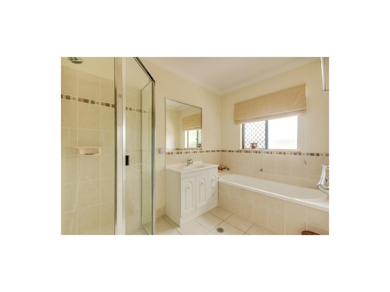 105 McFarlane Drive, Kanimbla QLD 4870