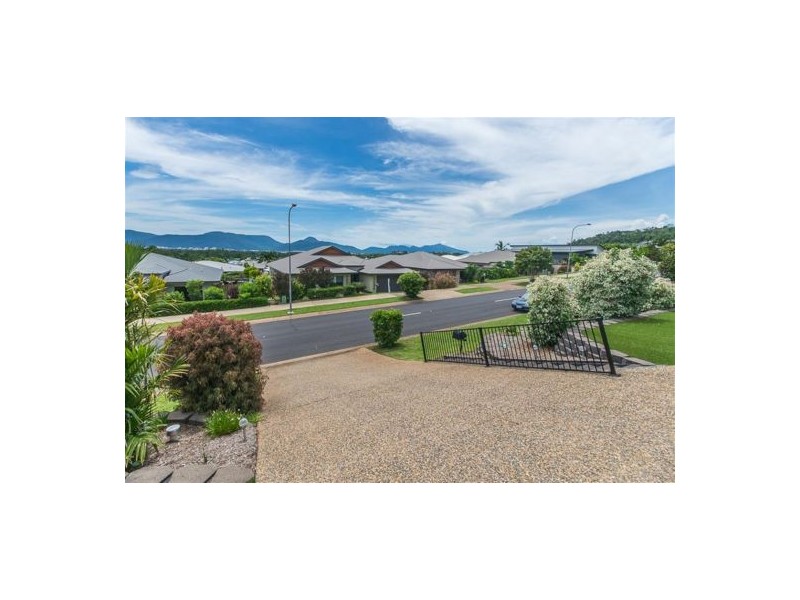 105 McFarlane Drive, Kanimbla QLD 4870