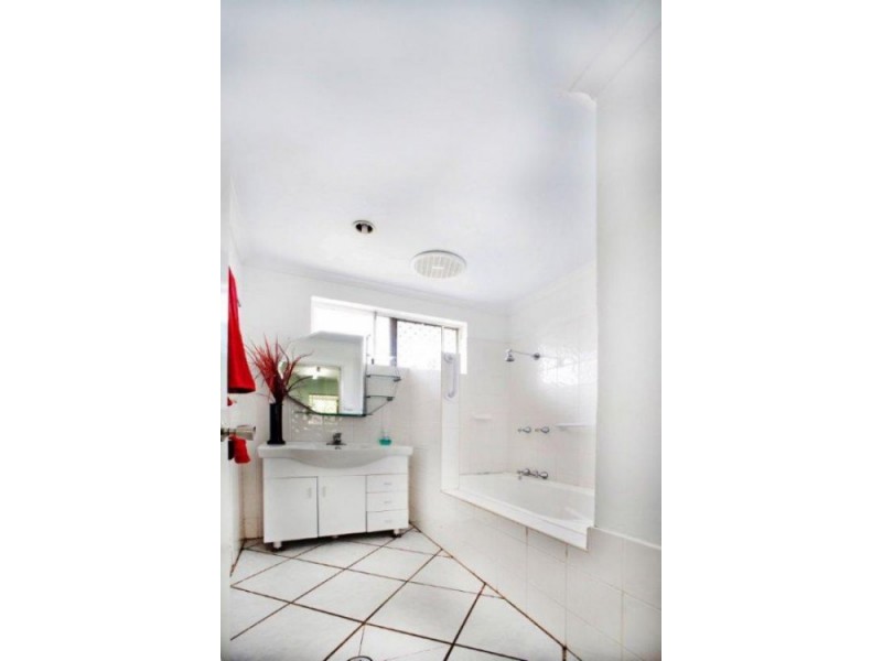 14 Leon Close, Brinsmead QLD 4870