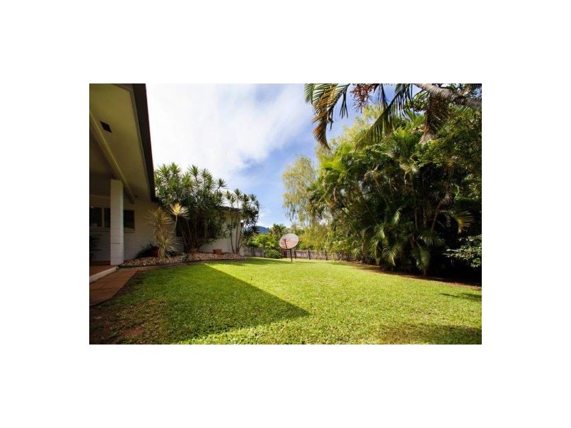 14 Leon Close, Brinsmead QLD 4870