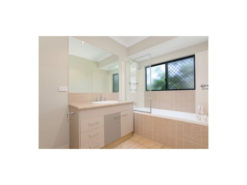 5 Springbrook Ave, Redlynch QLD 4870