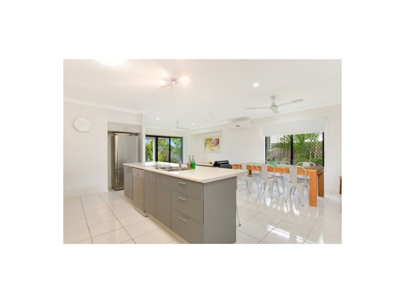 46 City View Crescent, Mooroobool QLD 4870