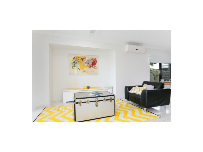 46 City View Crescent, Mooroobool QLD 4870