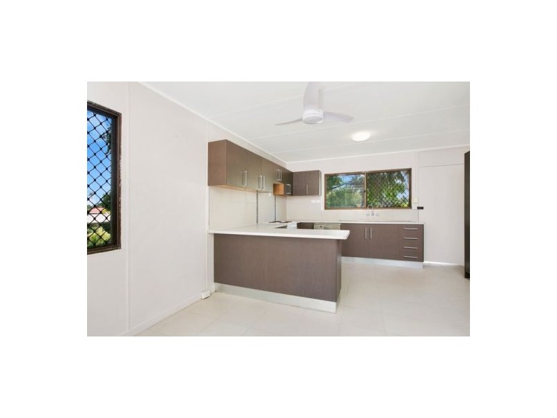 9 Melaleuca Street, Manunda QLD 4870