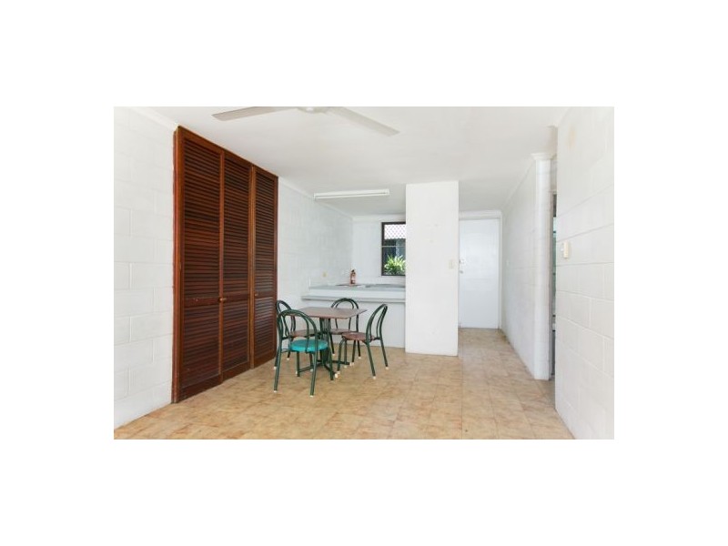 15 Digger St, Cairns North QLD 4870