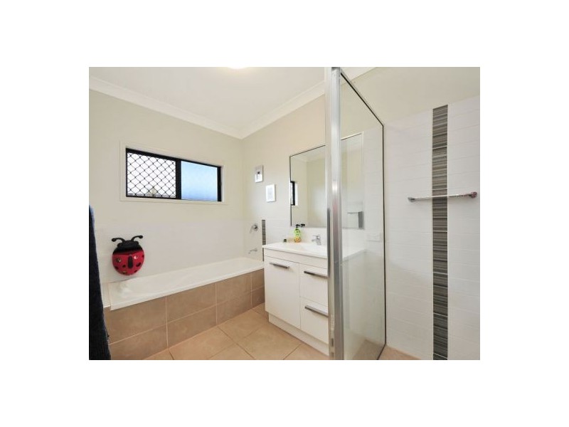 108 McFarlane Drive, Kanimbla QLD 4870