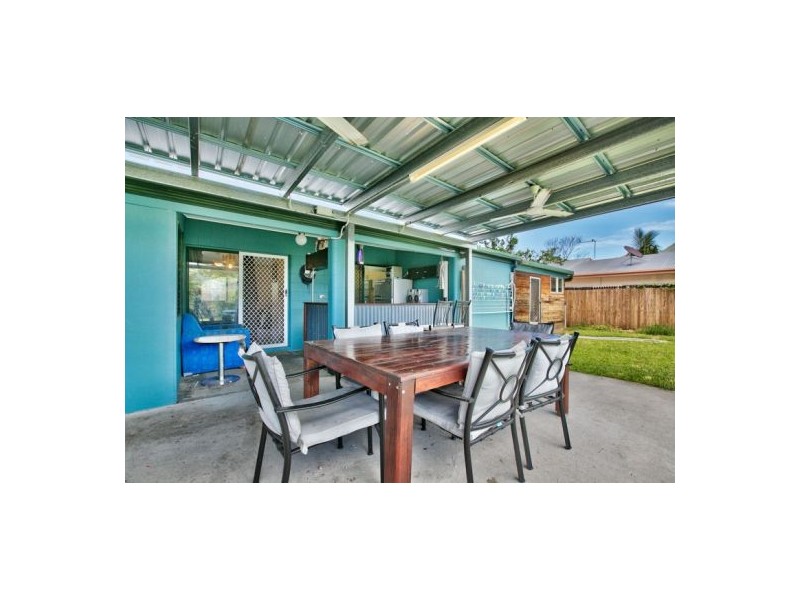 4 Meillion Court, White Rock QLD 4868