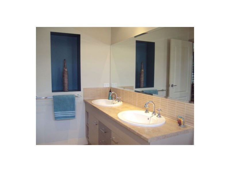 5 Springbrook Avenue, Redlynch QLD 4870