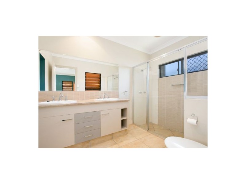 5 Springbrook Avenue, Redlynch QLD 4870