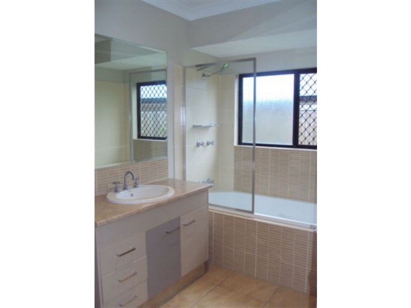 5 Springbrook Avenue, Redlynch QLD 4870