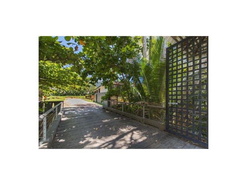 6/23-33 Upolu Esplanade, Clifton Beach QLD 4879