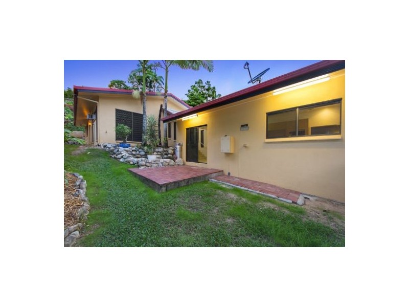 17 Granite Close, Brinsmead QLD 4870