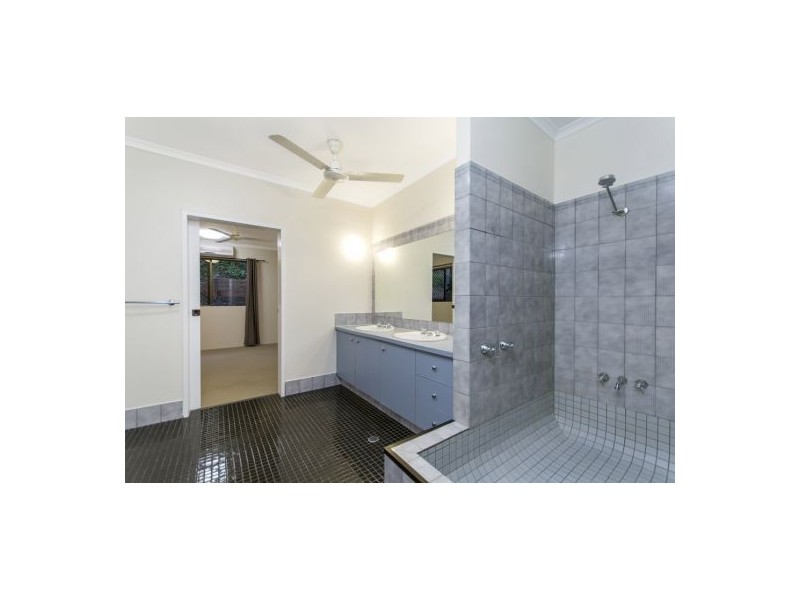 17 Granite Close, Brinsmead QLD 4870