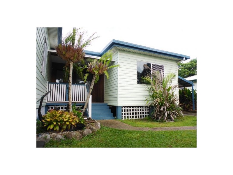 37 Collinson Street, Westcourt QLD 4870